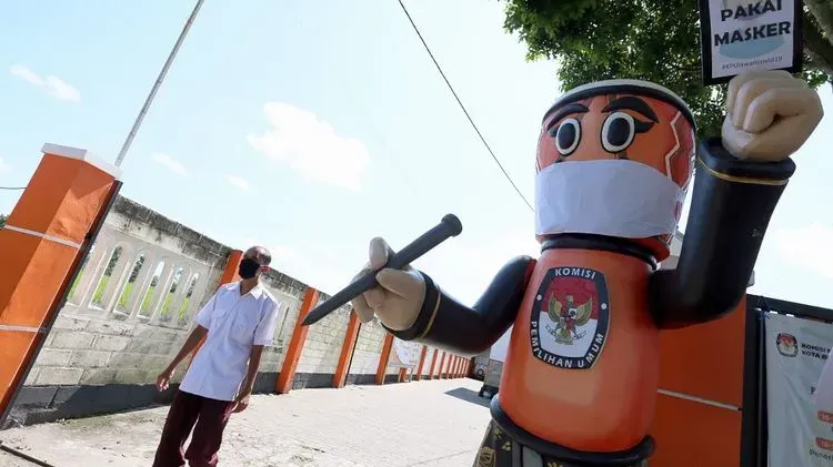 Si Danglih; Maskot Pakai Masker Dari KPU Blitar